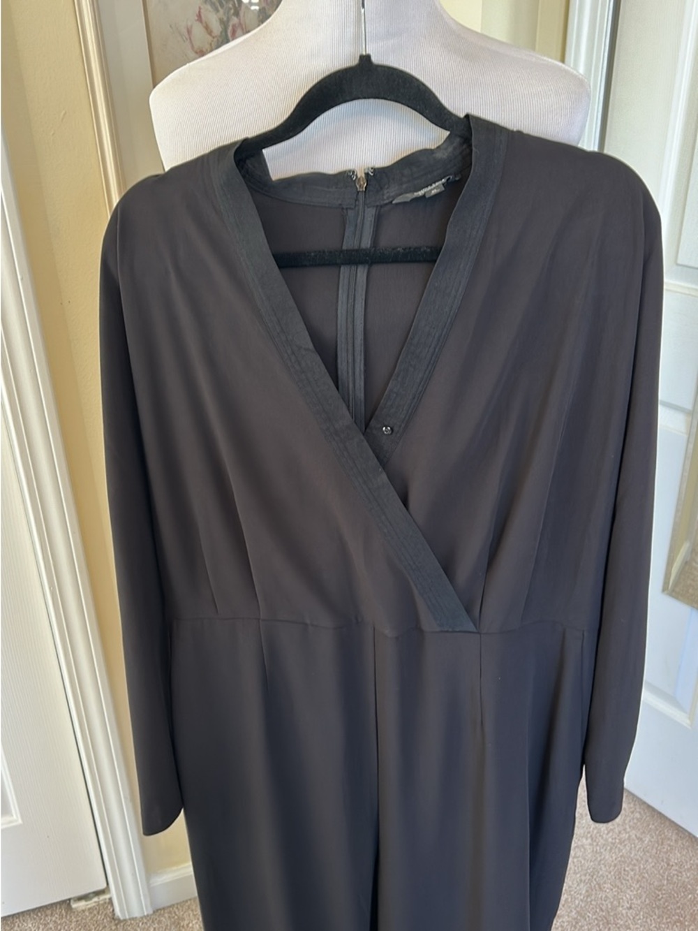 Simply Vera Vera Wang Black V-Neck Top